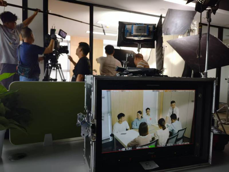 左贡县TVC拍摄公司：科技产品视觉化大师，诠释未来感与功能美学